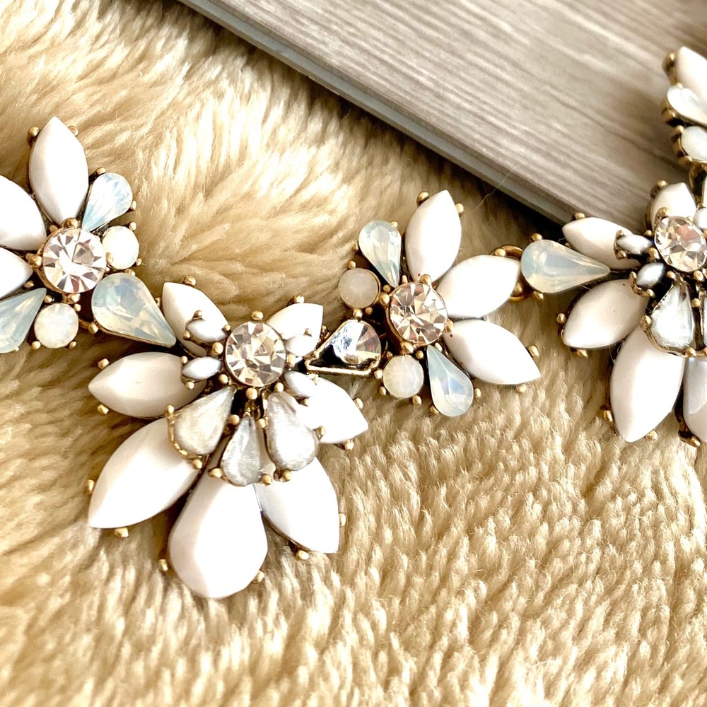 ADRIANNA TONAL STATEMENT NECKLACE
FRANCESCA’S - Picture 5 of 7